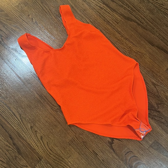 NWT! ASOS DESIGN Curve Crinkle scoop low back swimsuit in deep orange 🍊 🧡 - Picture 3 of 7